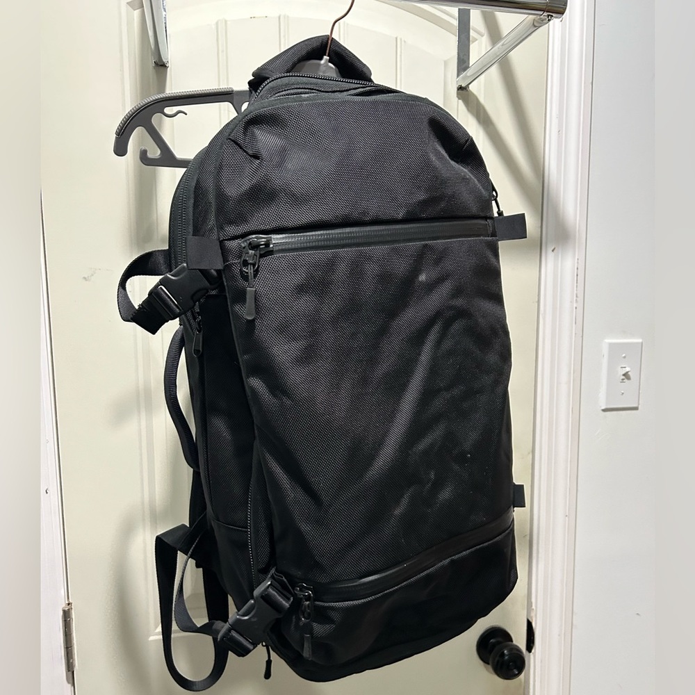 AER back pack 23 x 7x12 3 in 1 - Black